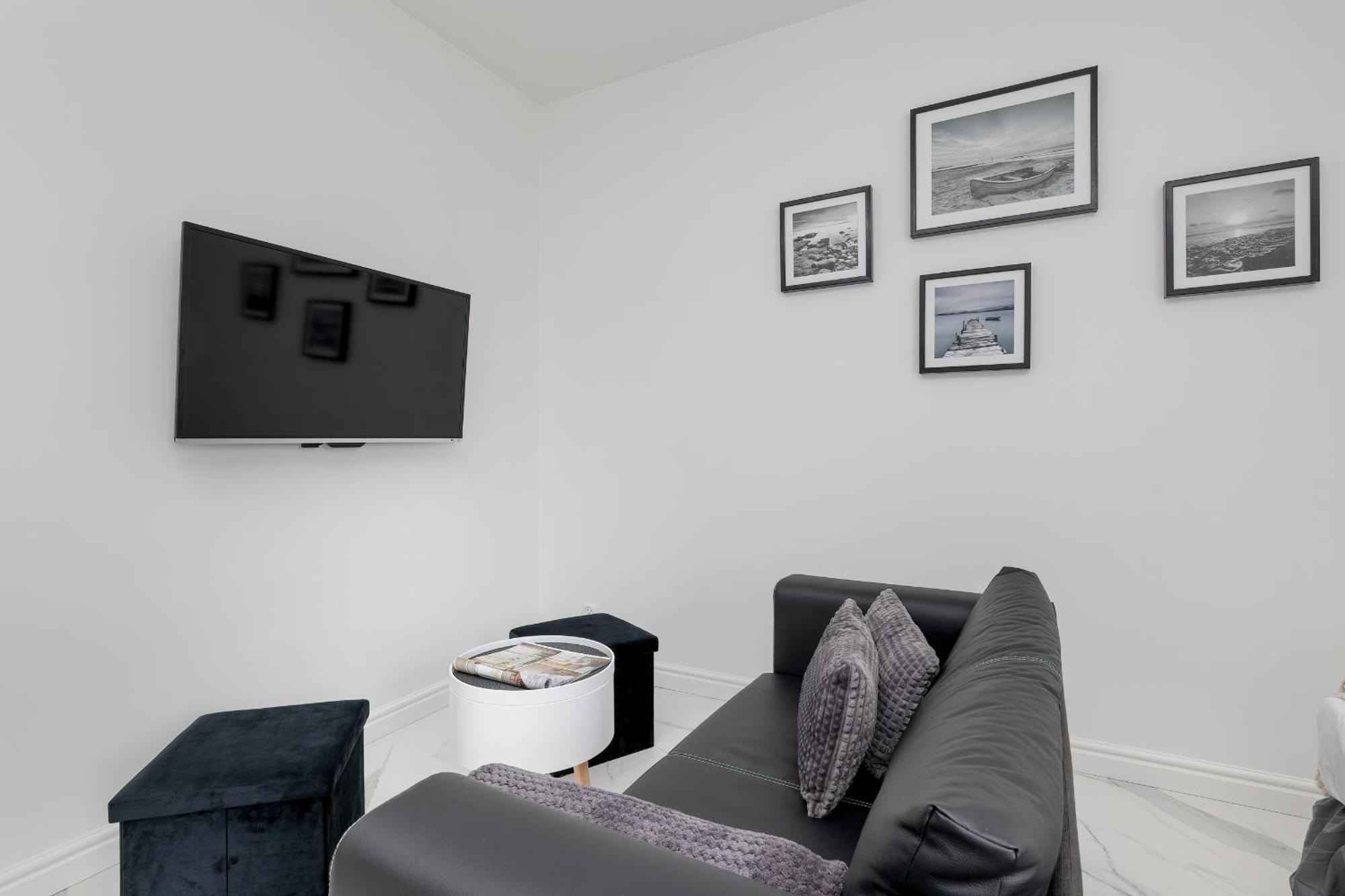 Plac Slowianski With Balcony Center By Renters Apartment Swinoujscie
