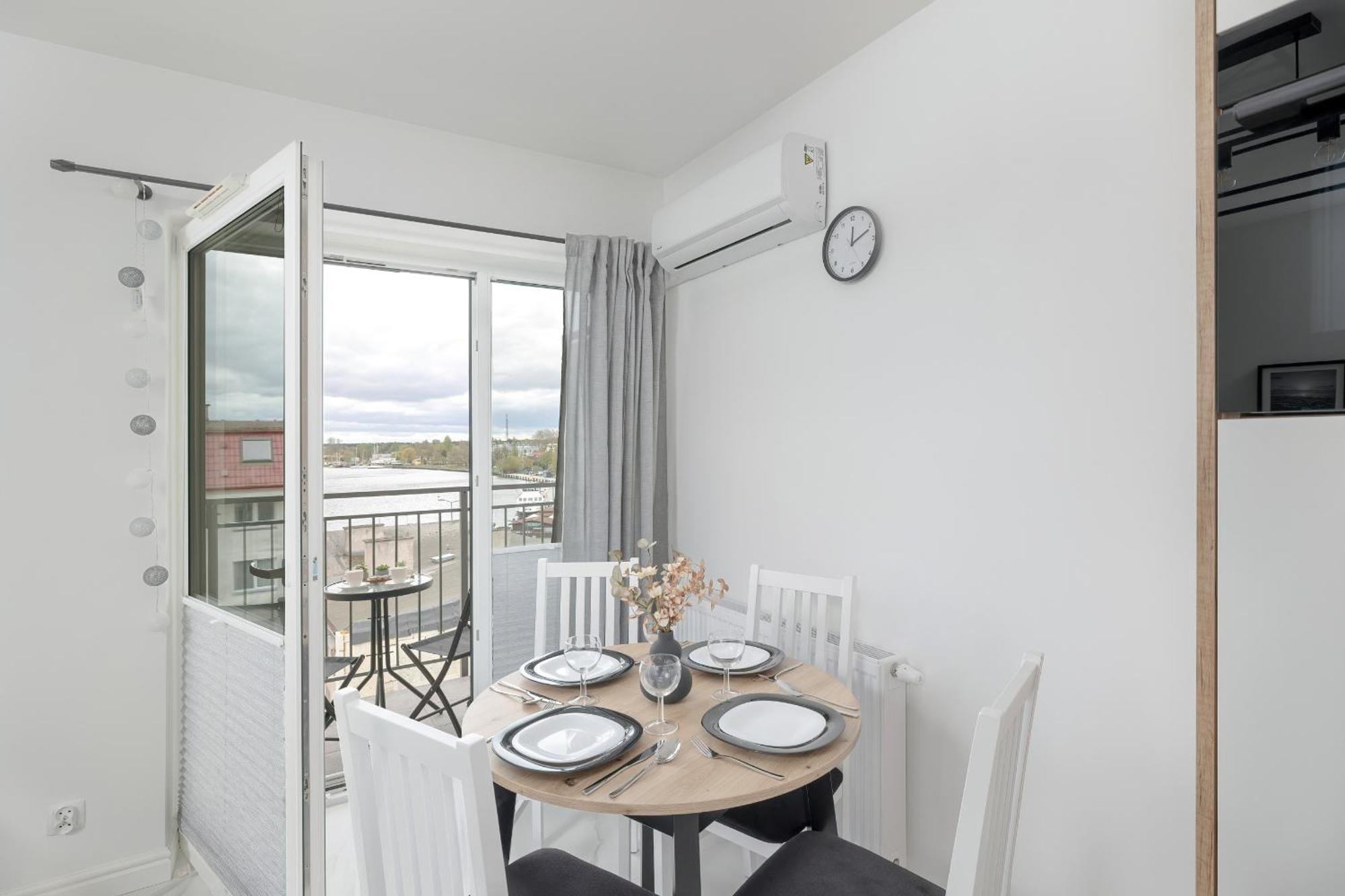 Apartment Plac Slowianski With Balcony Center By Renters